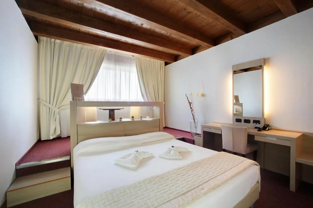 Cocca Hotel Royal Thai Spa Sarnico 4*,